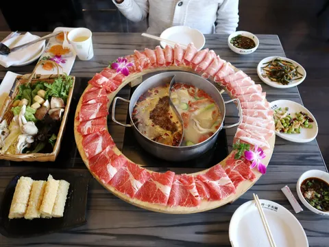 Hot pot with sliced meat platter at Liuyishou Hotpot